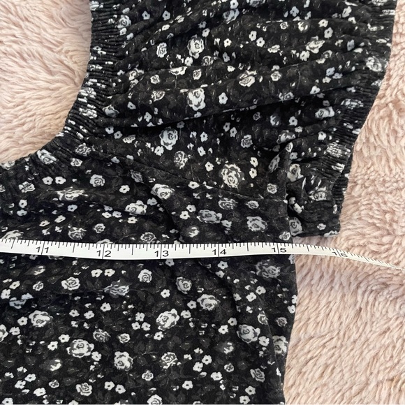 Floral Ruched Crop Top - Picture 6 of 7